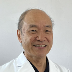 病院長　　　　　　　　　　　　　　　　　　　Dr. 矢尾　正祐